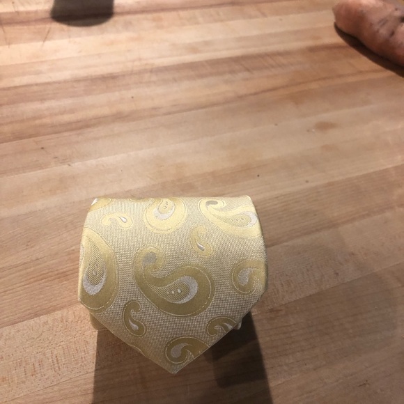 Silk Hugo Boss Tie EUC - Picture 4 of 4